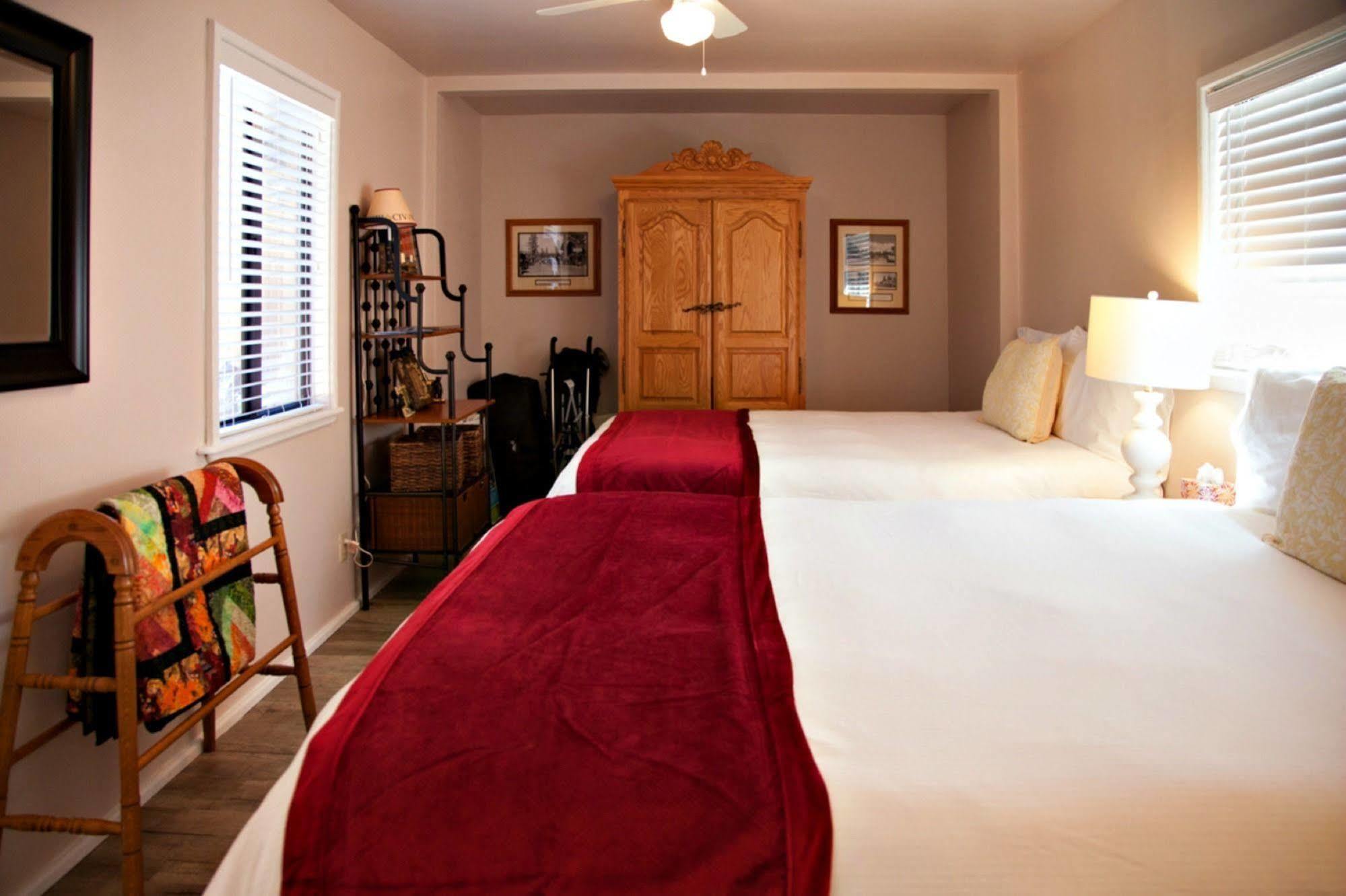 Alpenhorn Bed And Breakfast Velké Medvědí jezero Exteriér fotografie